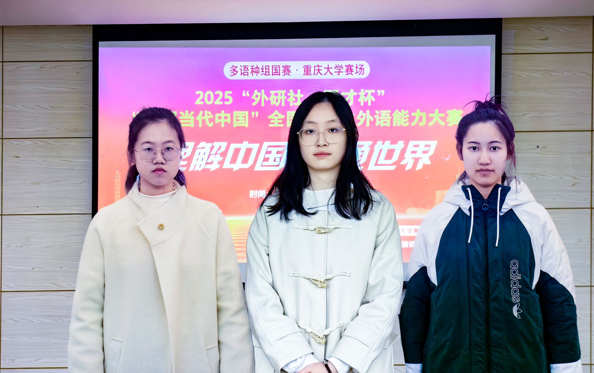 多語種合影.jpg