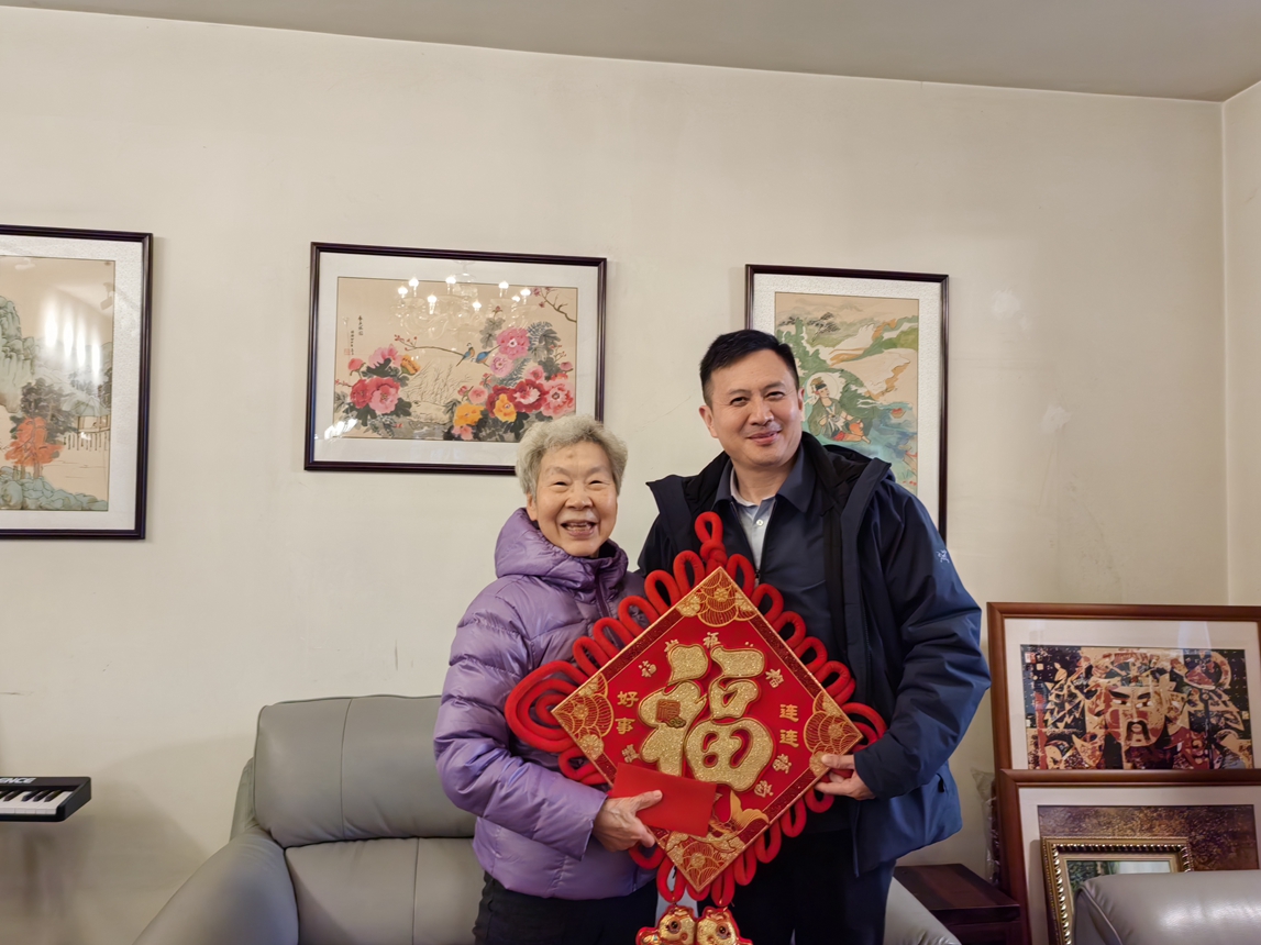6校黨委常務副書記王時龍慰問老領導趙修渝_副本.jpg