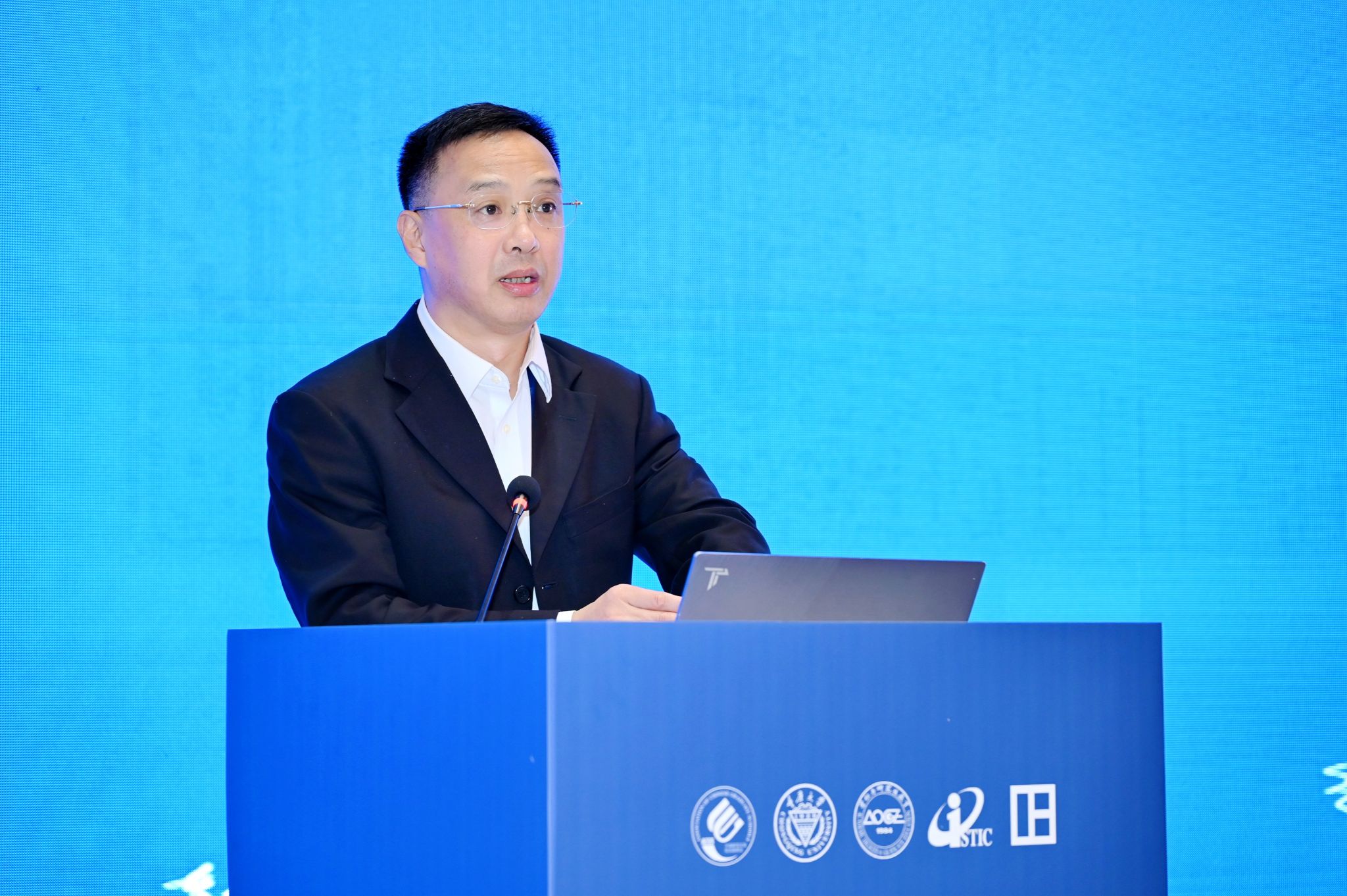 李英民主持.JPG