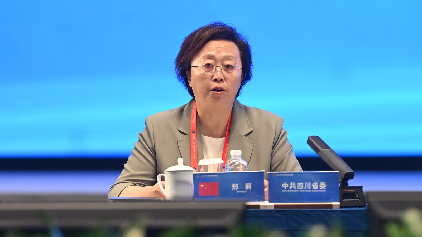 1749778750380504.jpg 6四川省委常委、宣傳部部長(zhǎng)鄭莉_副本.jpg