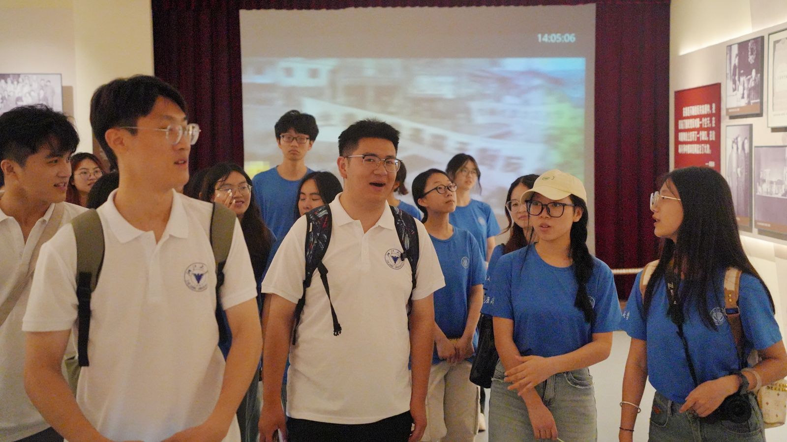 外國語學院暑期社會實踐團-在紅巖紀念館_副本.jpg