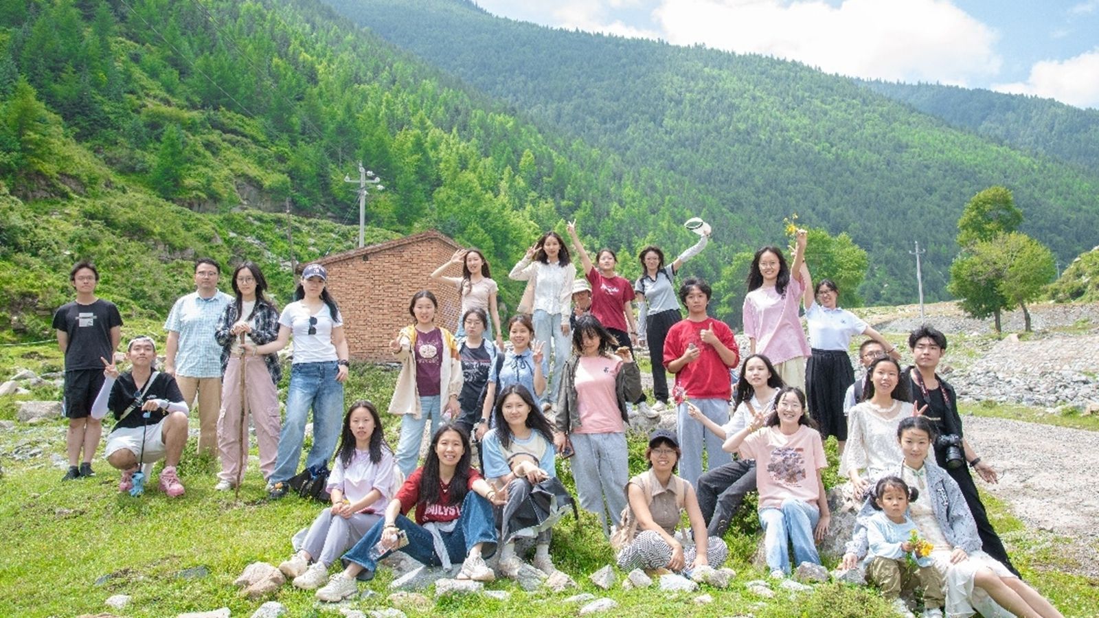 “忻欣向榮”實踐團-成員實地調研自然與文化資源_副本.jpg
