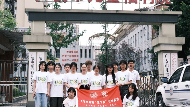 11.“螢火微光 燭照童心”實踐團-福利院合照_副本.jpg
