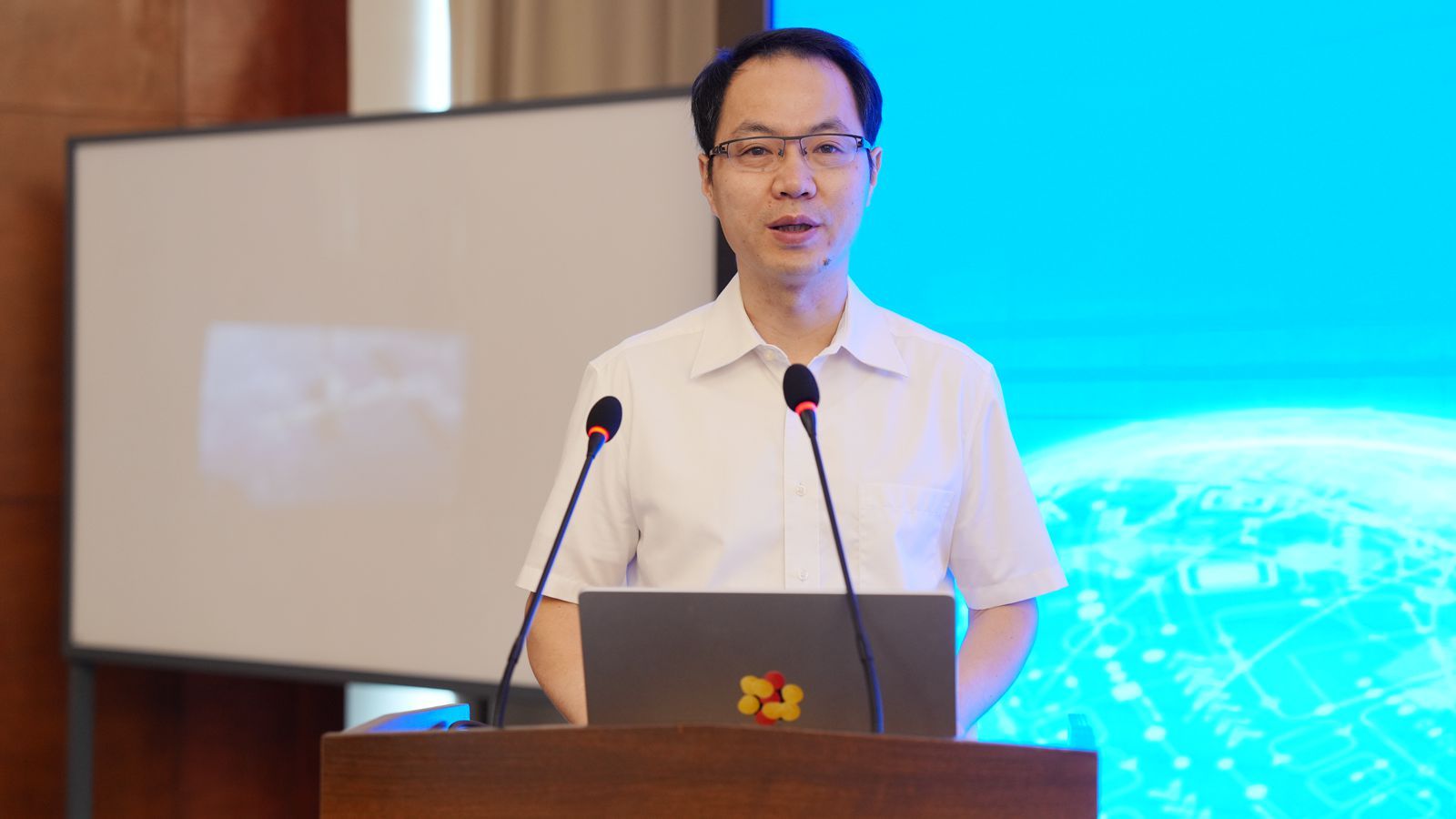 1720778197954841.jpg 副校長李劍_副本.jpg