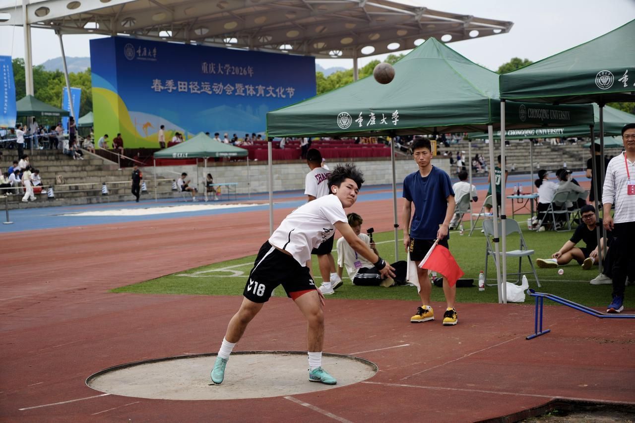 1775995329870191.jpg 鉛球.jpg