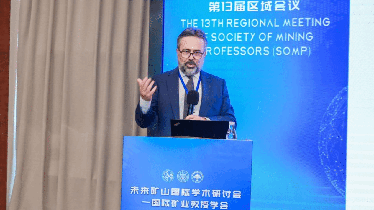 5.Ismet Canbulat 作大會特邀報告.png