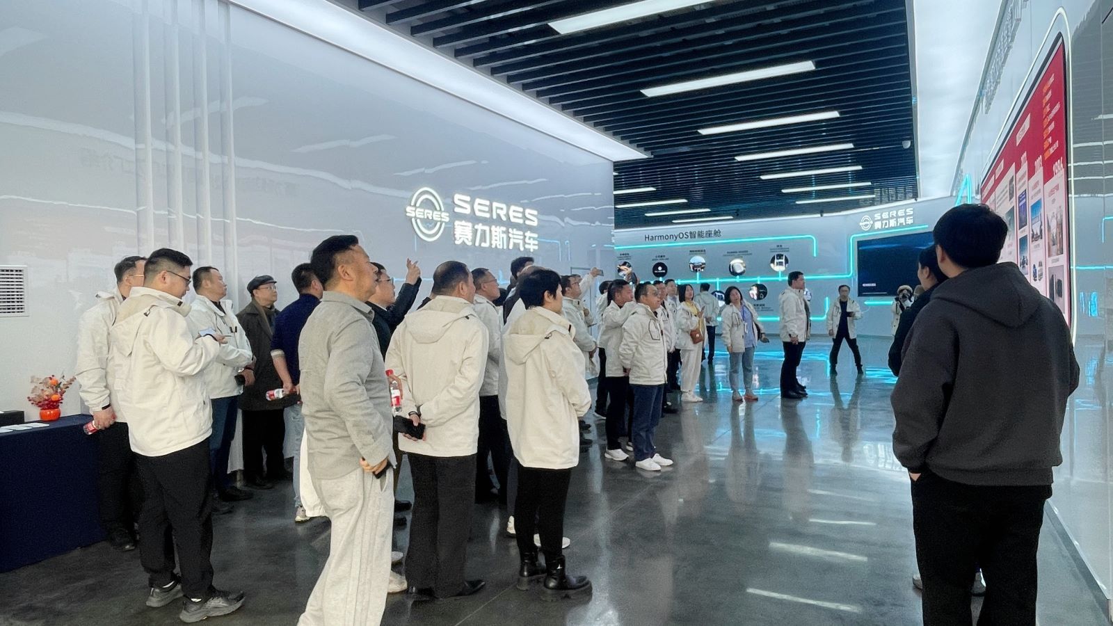 參觀賽力斯集團(tuán).jpg