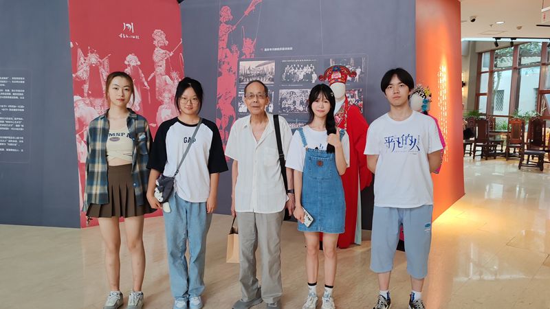 7.“渝見川劇”實踐團+尋訪56級校友、原重大文工團川劇隊隊員林承善_副本.jpg