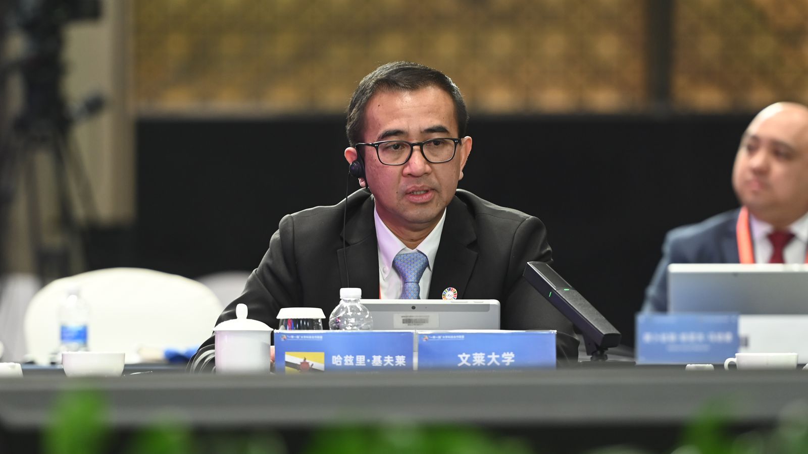 1749779103382501.jpg 13文萊大學(xué)校長(zhǎng)哈茲里·基夫萊_副本.jpg