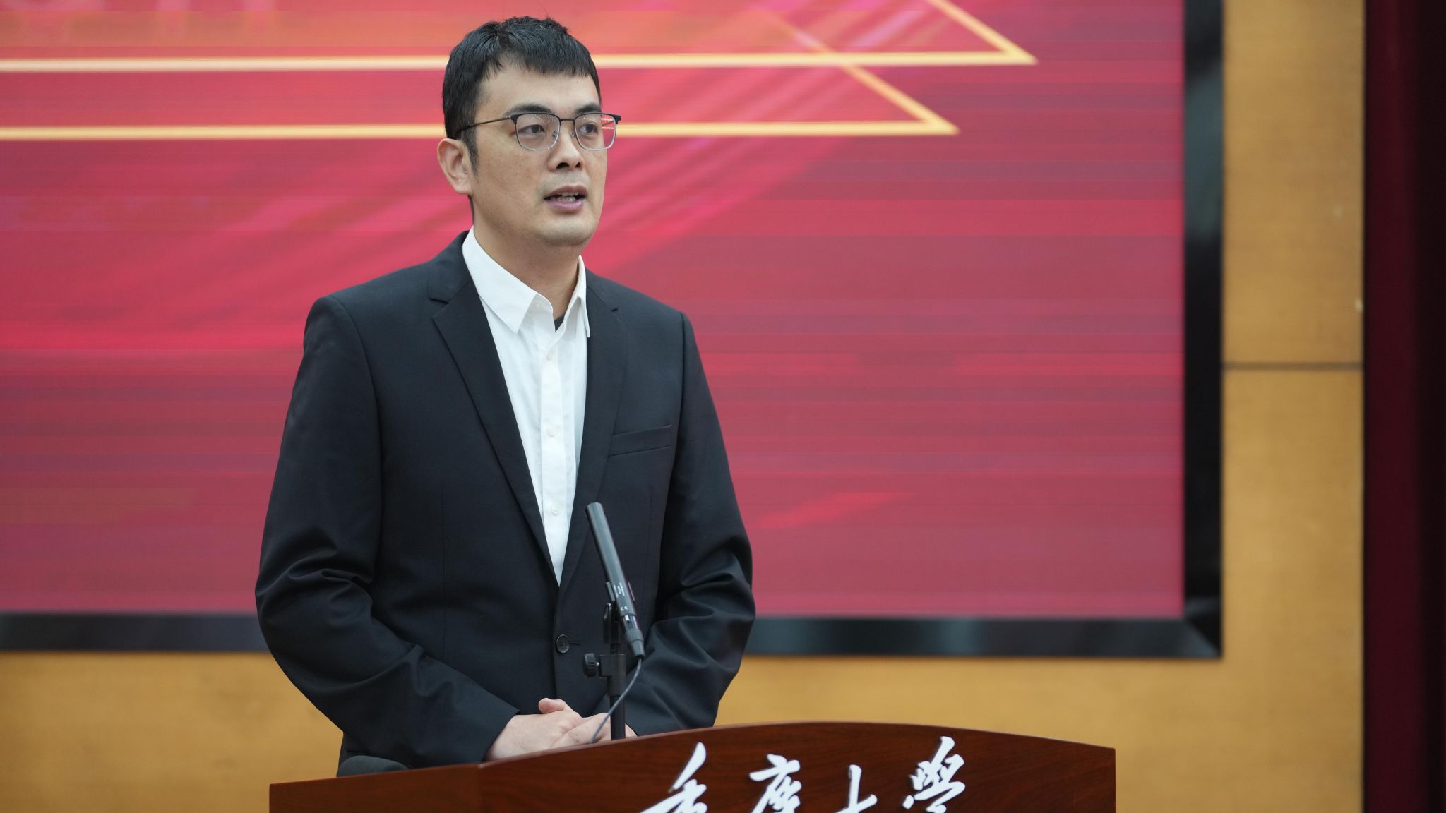 青年教師代表發言.jpg