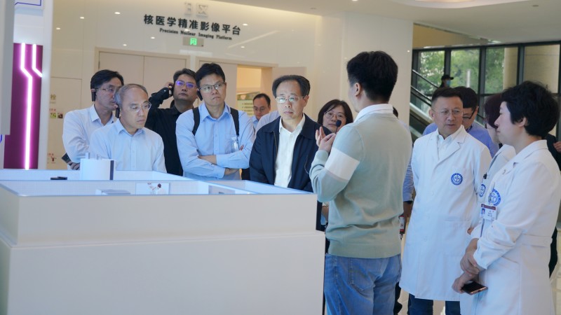 2、考察參觀四川大學(xué)轉(zhuǎn)化醫(yī)學(xué)國(guó)家重大科技基礎(chǔ)設(shè)施.jpg
