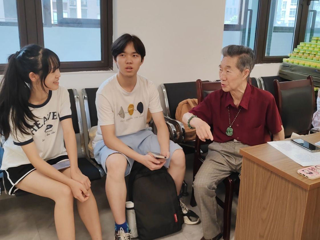 “渝見川劇”實踐團+走訪川劇非遺傳承人孫宗燊老師_副本.jpg